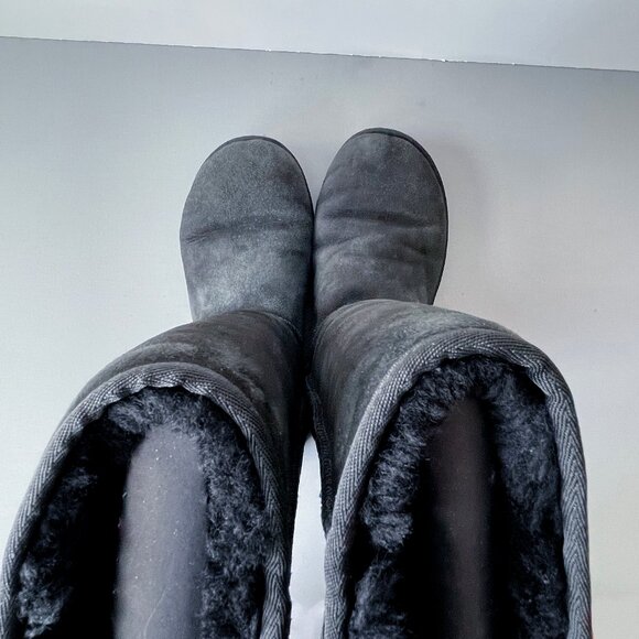 UGG Australia Womens Classic Tall Boots US 8 Style # 5815 Black Sheepskin + Box - Picture 7 of 16